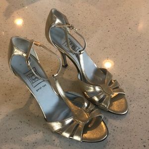 Cynthia Rowley gold heels. Never worn. Size 7.5